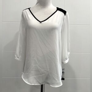 NWT BCX White and Cream Relaxed Blouse with Black Accents size medium